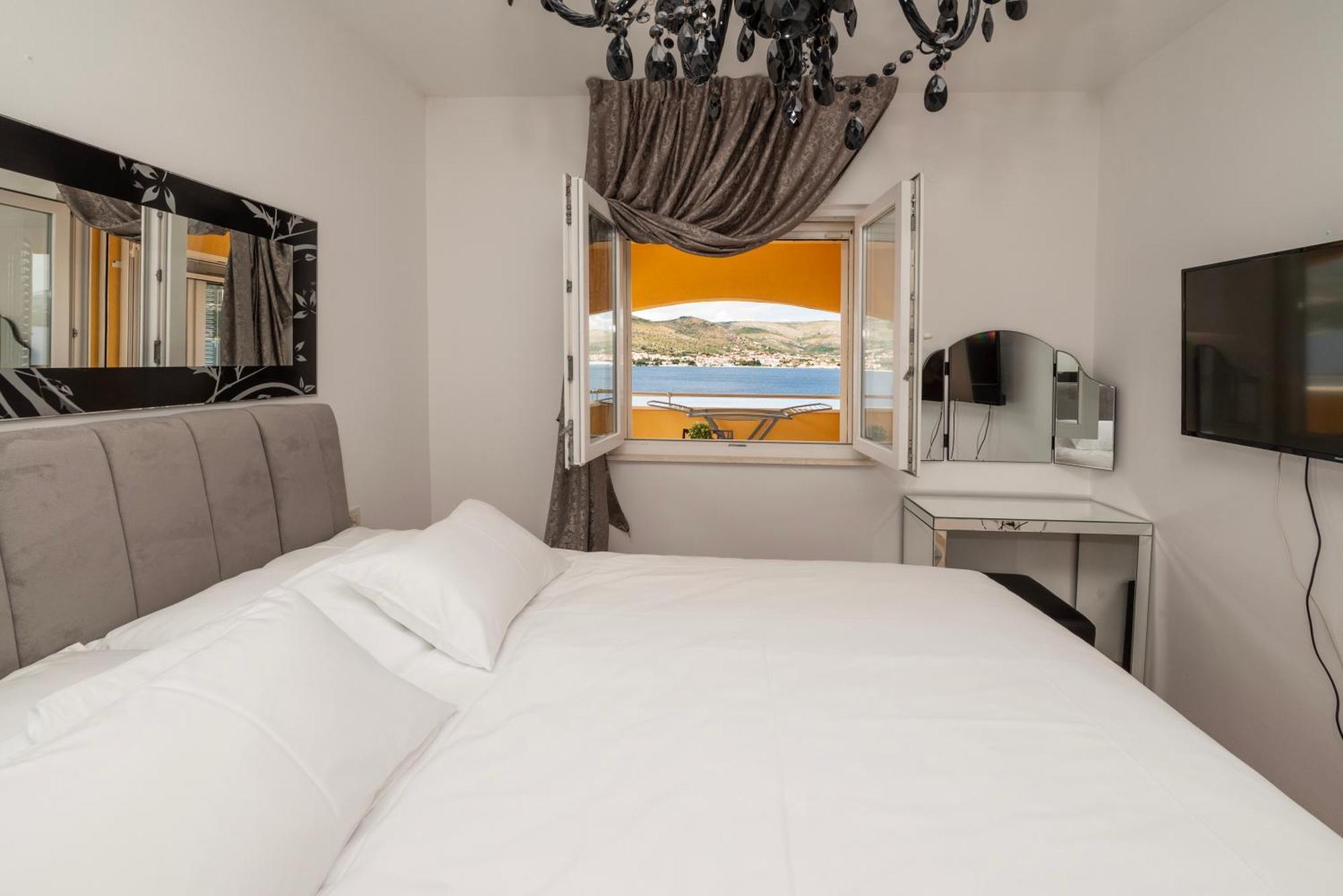 Lavanda Residence With Heated Pool Trogir Split Donji Okrug  Exteriör bild